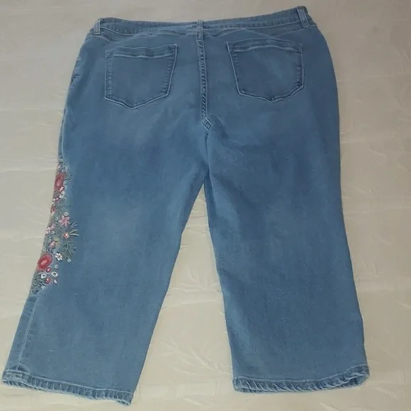 Croft & Barrow Capri Jeans - Picture 6 of 9